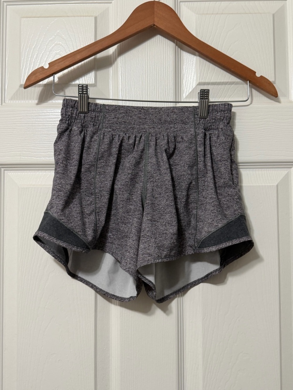 Lululemon hotty hot shott II size 4 euc TALL